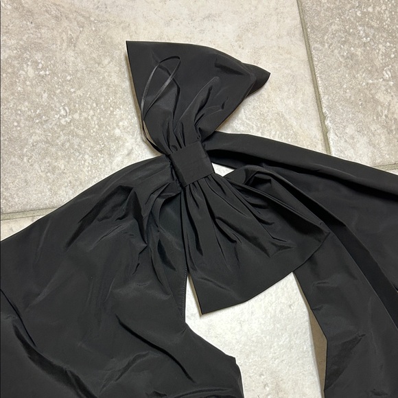 Like new Amanda Uprichard Black One-Shoulder Top size small - Picture 3 of 6